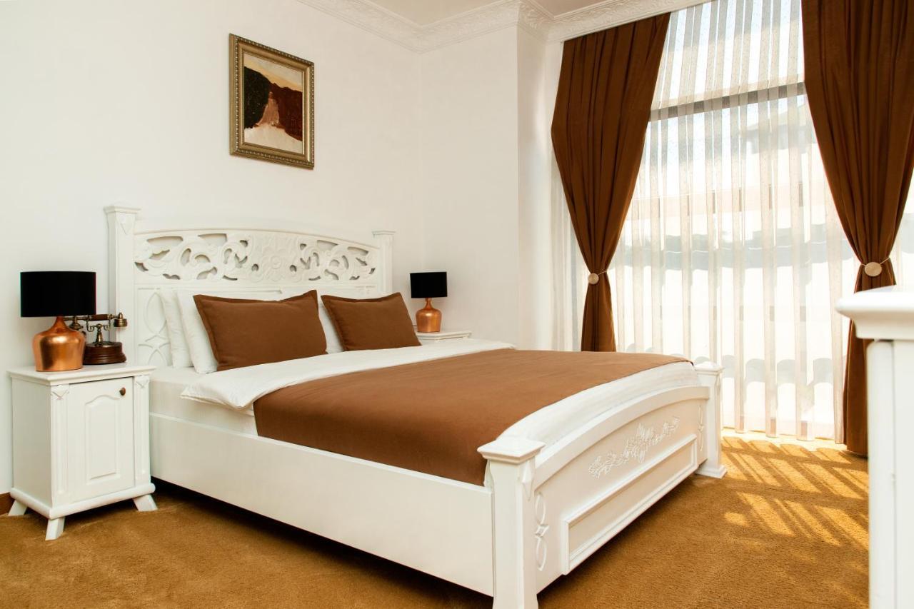 Golden Hotel Пристина Екстериор снимка