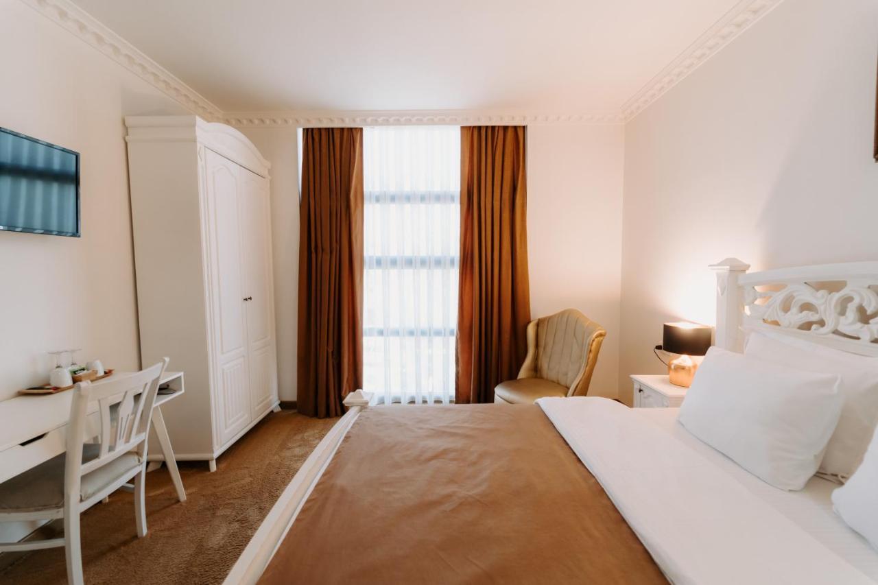 Golden Hotel Пристина Екстериор снимка
