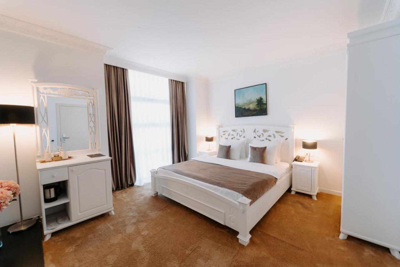 Golden Hotel Пристина Екстериор снимка