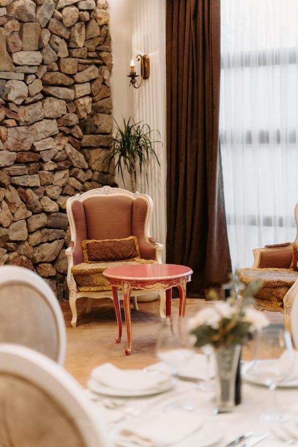 Golden Hotel Пристина Екстериор снимка