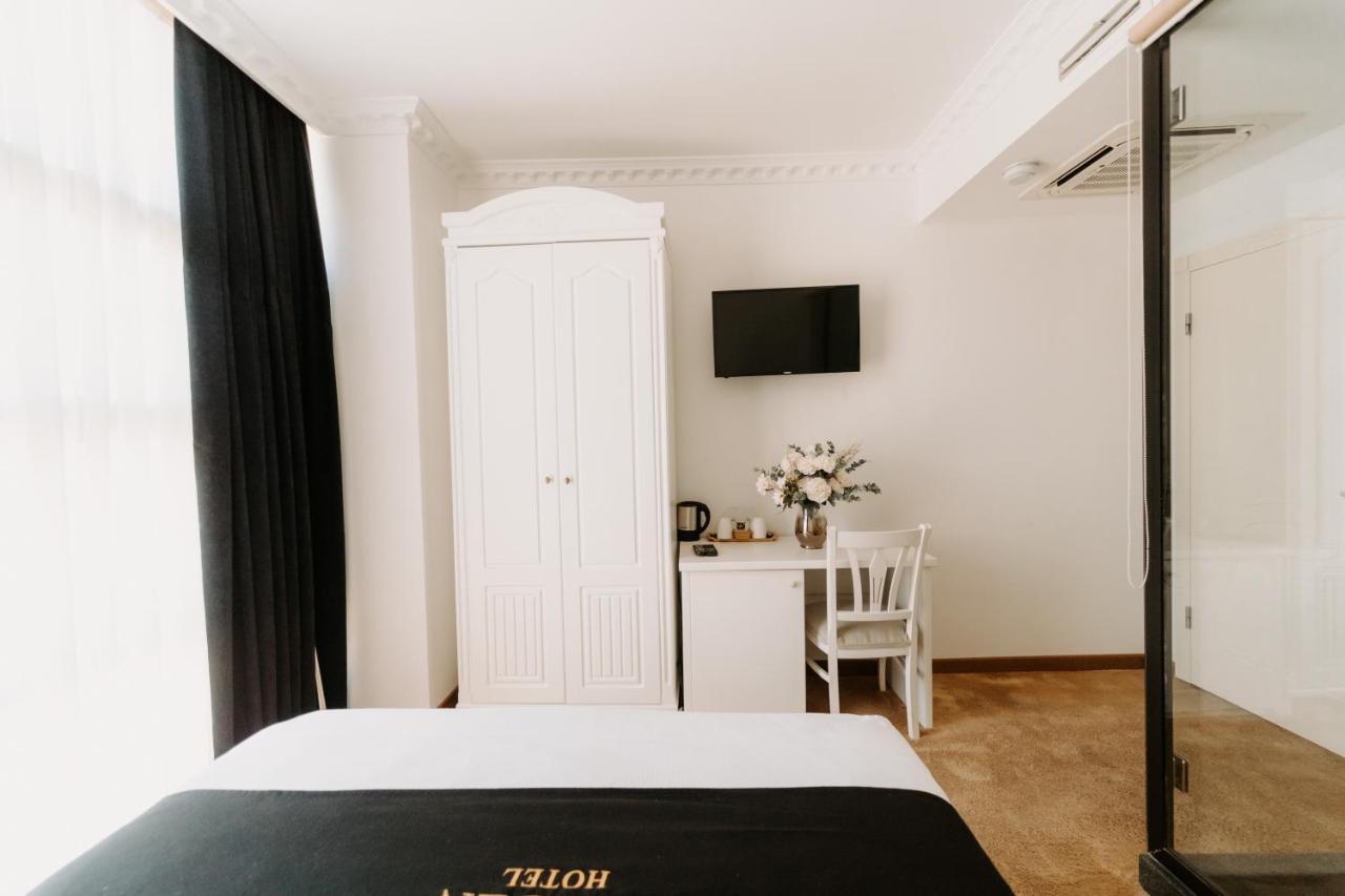 Golden Hotel Пристина Екстериор снимка