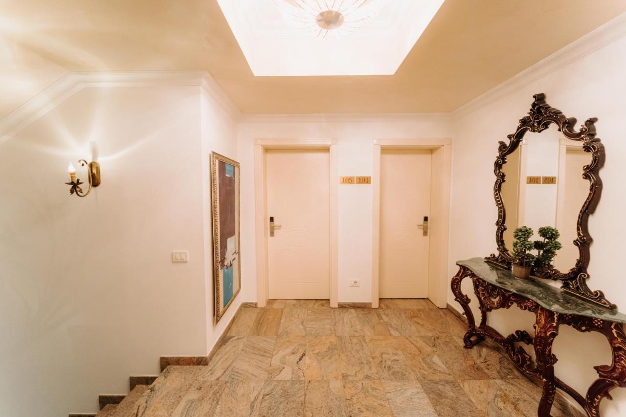 Golden Hotel Пристина Екстериор снимка