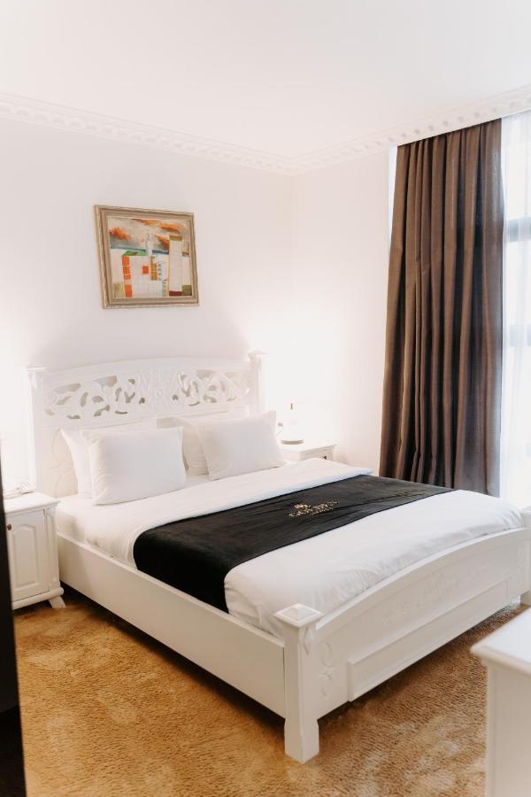 Golden Hotel Пристина Екстериор снимка