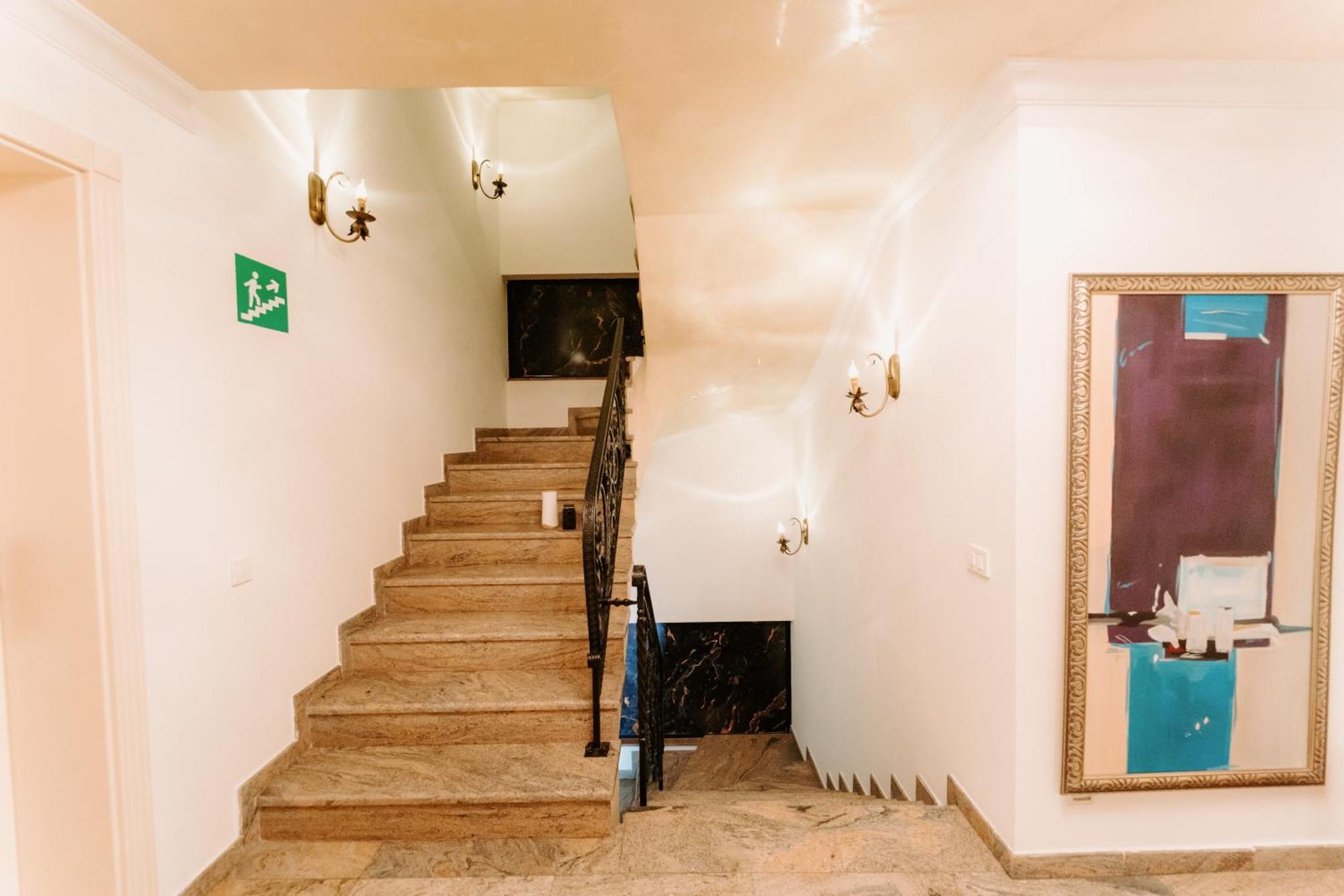 Golden Hotel Пристина Екстериор снимка