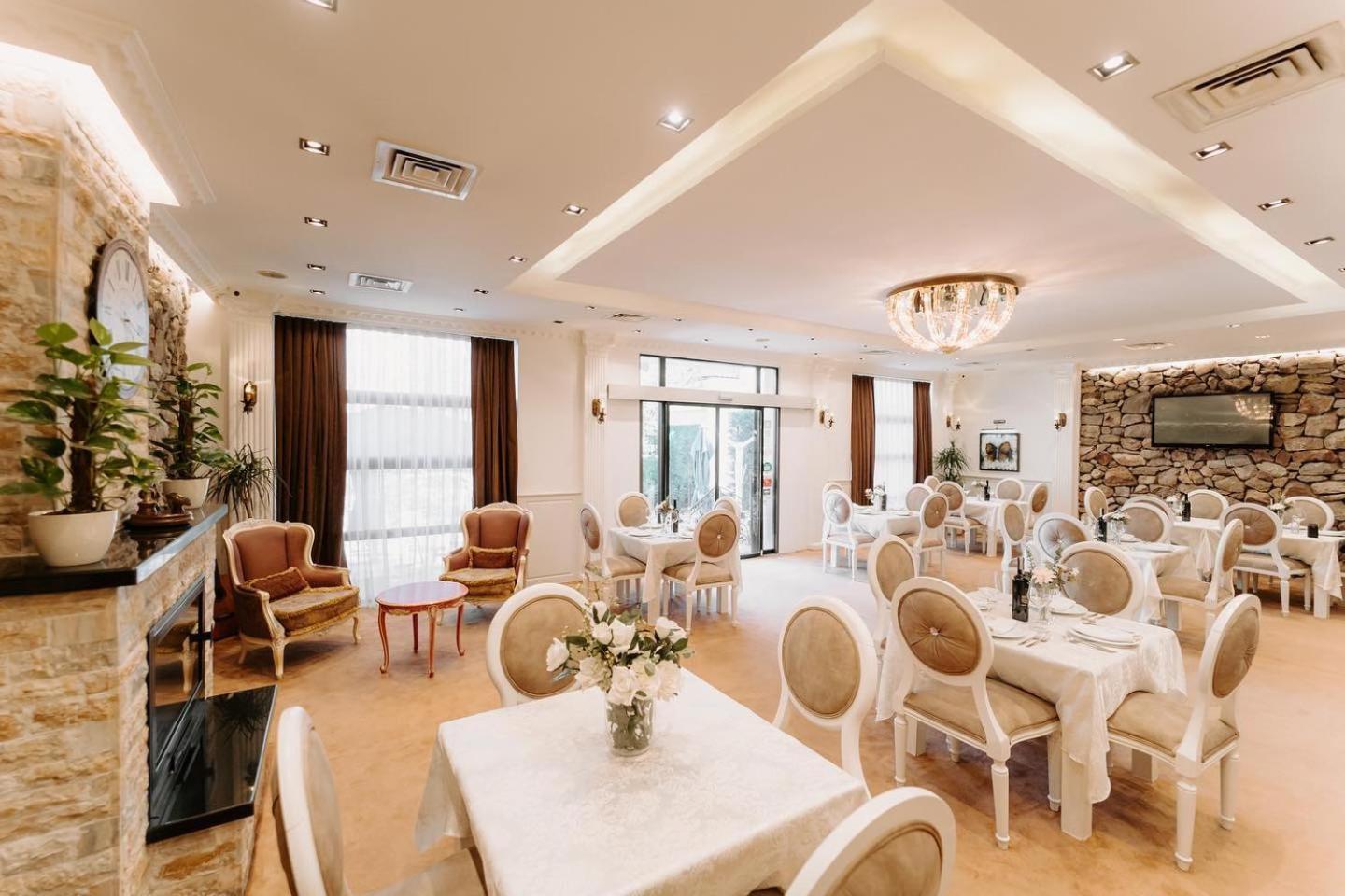 Golden Hotel Пристина Екстериор снимка
