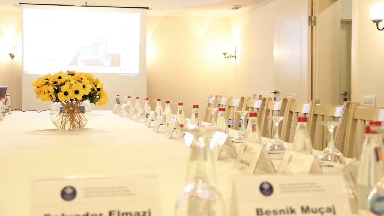 Golden Hotel Пристина Екстериор снимка